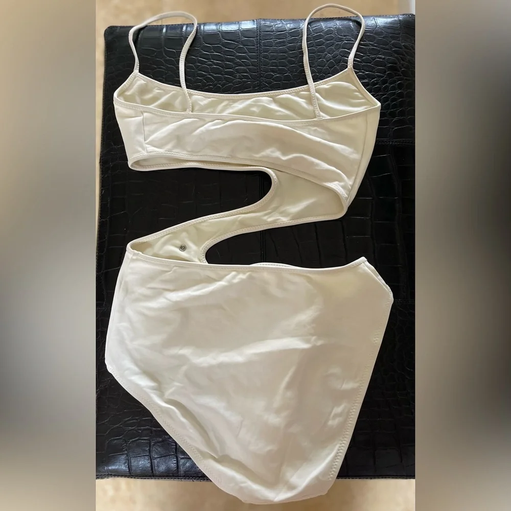 VINTAGE CHANEL WHITE LOGO SWIMSUIT💝HP - Picture 2 of 14